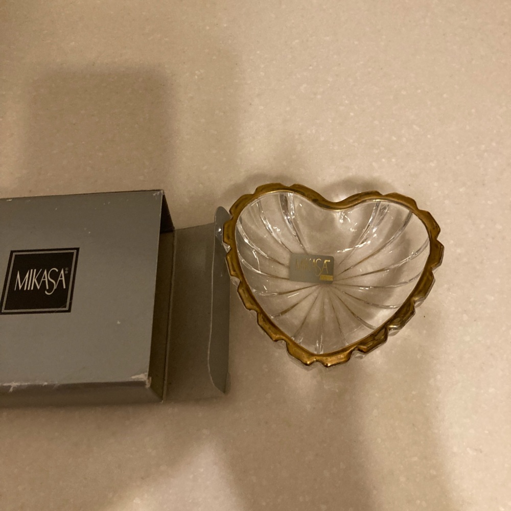 New! Mikasa gold trimmed heart trinket dish